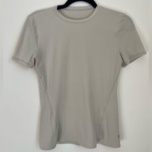 Lululemon Athletica Light Gray Short Sleeve Tee